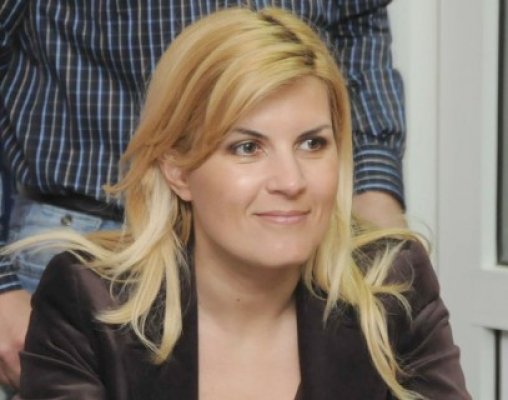 Elena Udrea crede că n-ar fi rău să se dizolve Parlamentul